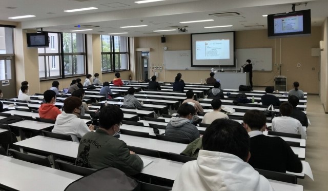 学生達のビジネスアイデアの発表 ー「起業〜ビジネスの発見と創出」最終発表　with大学院MOTプログラム「技術経営と社会連携」